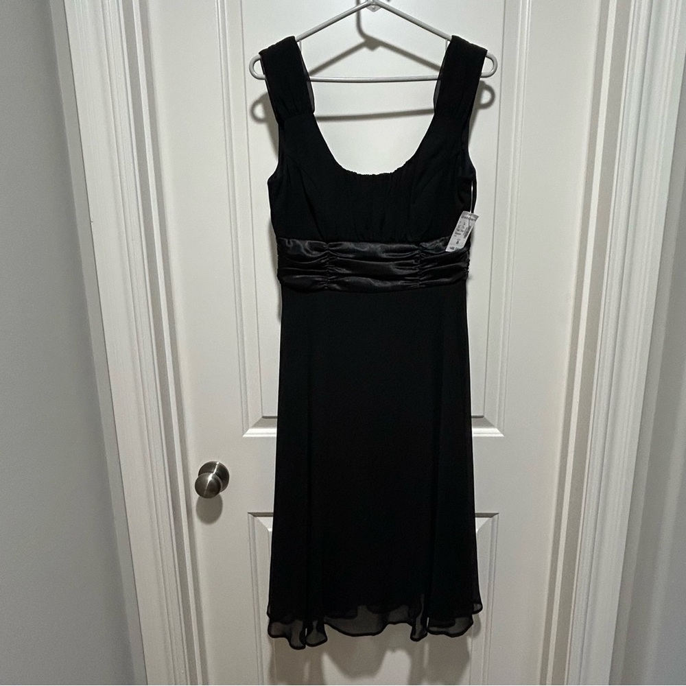 Dressbarn NWT size 8, Elegant Black, lined  Dress